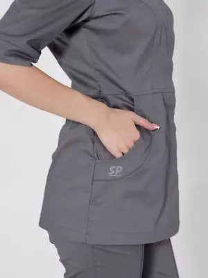 Ayollar uchun tibbiy kostyum