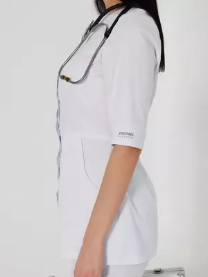 tibbiy kostyum ayollar uchun