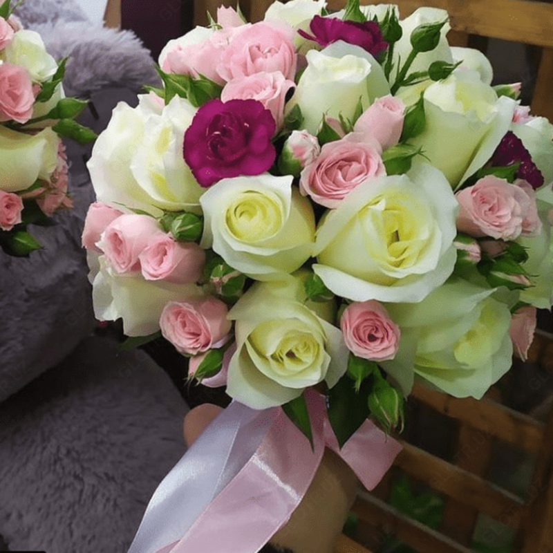 Turli xil gullardan iborat guldasta