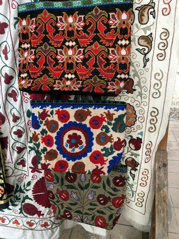 Pishirilgan loydan yasalgan yodgorlik an'anaviy magnitlar