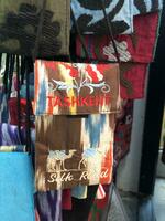 Syuzan kashta bilan tikilgan suvenir sumkasi