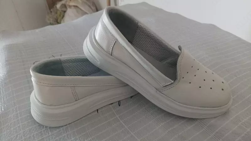 Ayollar uchun tibbiy poyafzal - {0} so'mdan