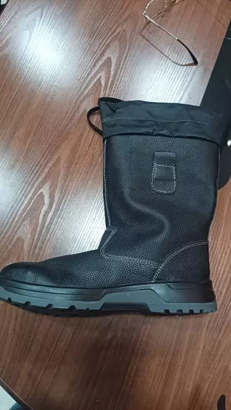 Og'ir sharoitlarda ishlash uchun etiklar