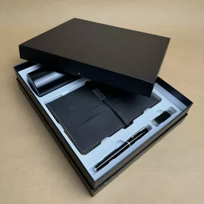 501 985 сум / шт. Элегантный набор бизнес-подарков для партнеров