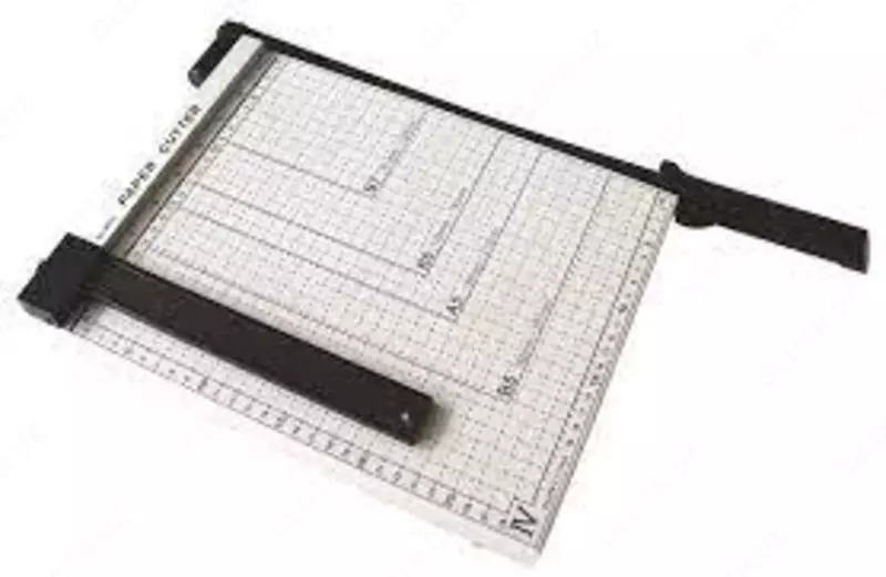 от {0} сум Резак для бумаг Deli E8014 ручной