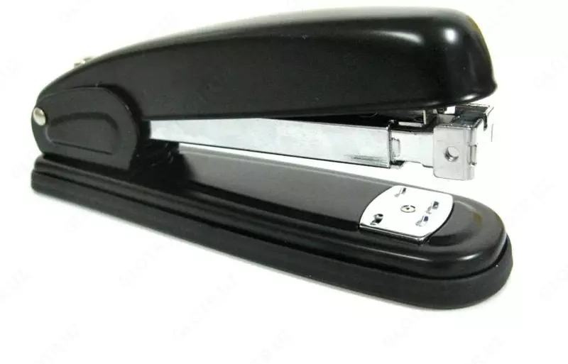   Степлер Deli E0324  скобы № 24/6 и 26/6  на 25 листов