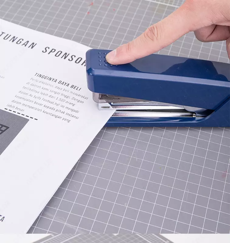  Степлер Deli E0468  скобы № 24/6 и 26/6  на 30 листов Оптом и розница