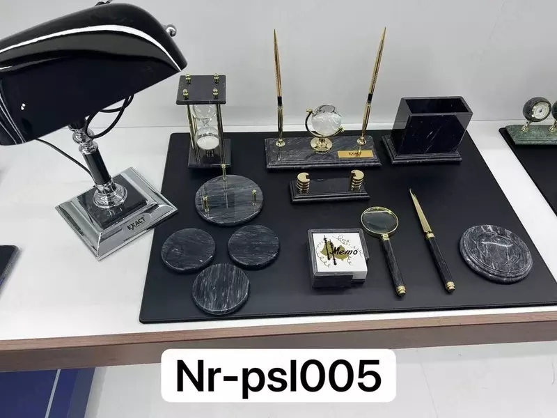 Rus tilida seksual treyler yosh yigit bilan paypoq kiygan keksa ayol