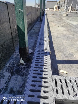 Yulka yotqizish va to'xtab turish uchun drenaj аriklar panjarasi bilan birga.