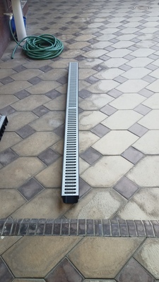 Shahar uchun narvon va tovoqlar va yo'laklar