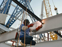 Metall konstruktsiyalarni o'rnatish