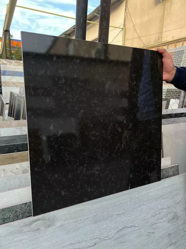 Yaltiroq kafel 60/60 dona qora