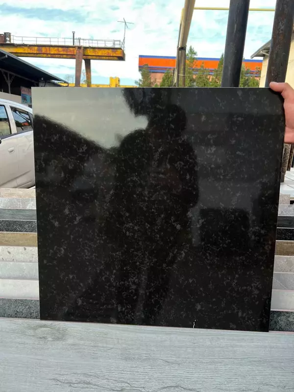 Yaltiroq kafel 60/60 dona qora - 78 000 so'm