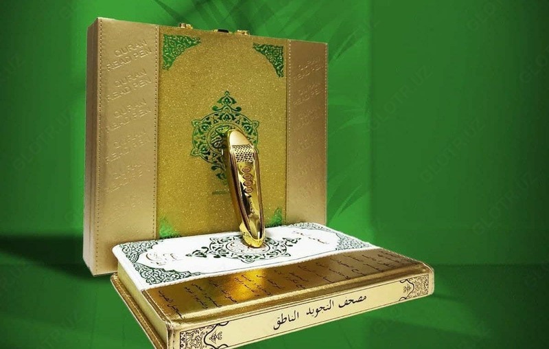 Oltin charm chamadonda elektron qalam bilan Qur'on