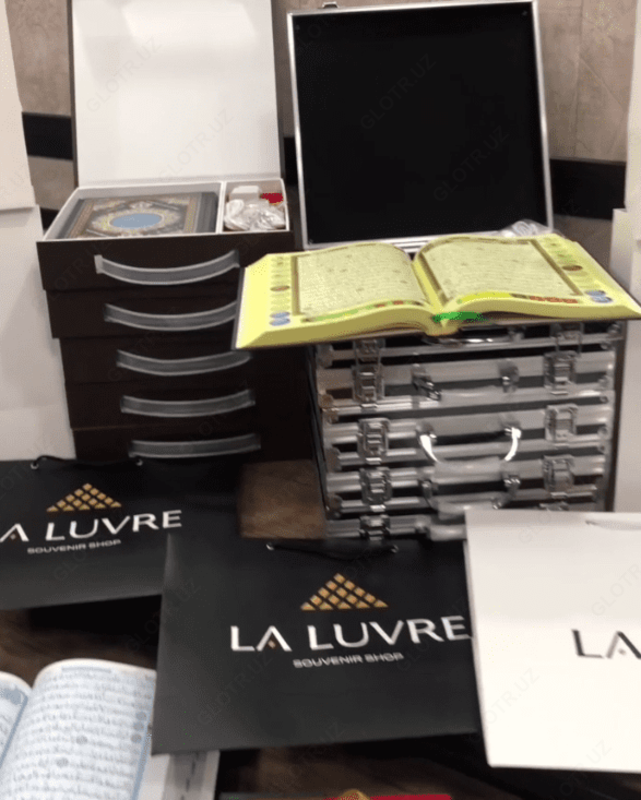 Священный Коран с ручкой - 450 000 сум