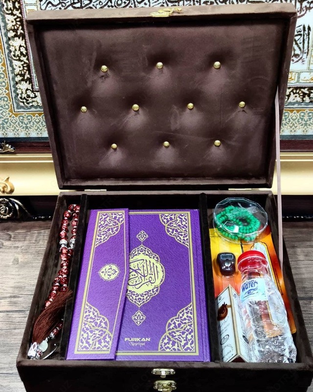 300 000 сум Подарочные наборы с надписью наверху