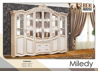 Yashash xonasida san'at to'plami. 07