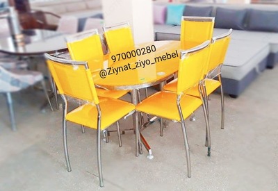 Стол и стулья желтые