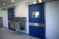 Operatsiya xonasi eshiklari