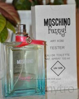 Moschino Tualet suvi uchun kulgili qurilma
