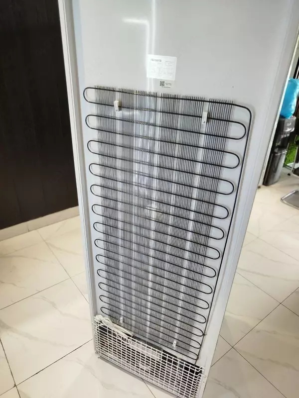   Витринный холодильник Aiwa 400L