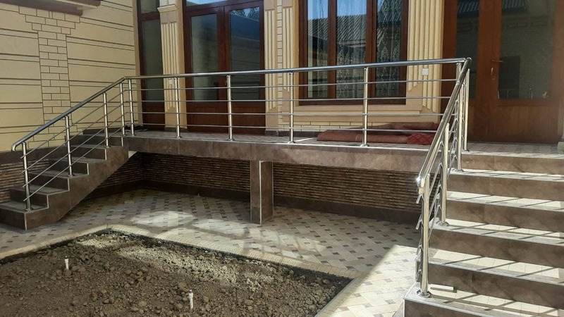 Услуга по изготовлению перил для наружных лестниц нержавейки - по запросу