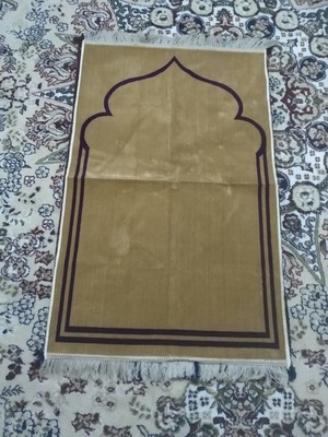 Namoz gilamining 2 -varianti