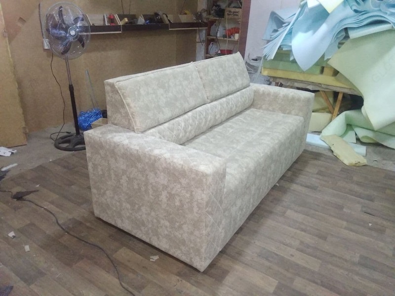 1 -sonli yashash xonasi uchun yumshoq mebellar to'plami