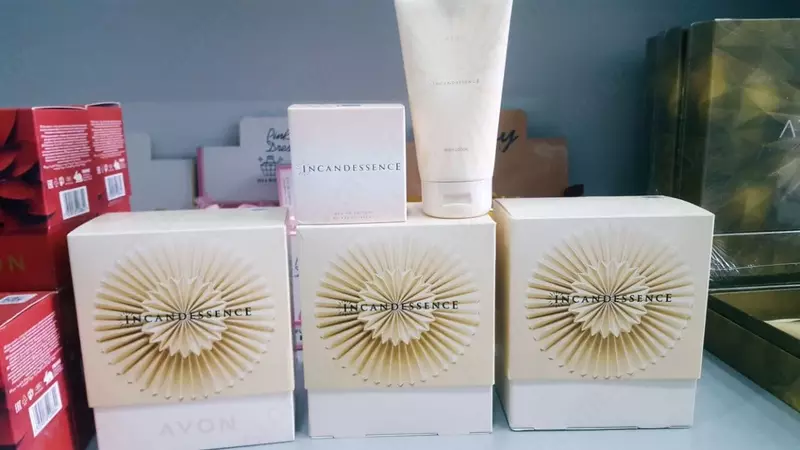 Женский набор Avon Incandessence (духи + крем для тела)