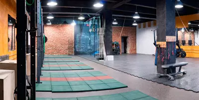 Fitnes klublari va krossfit maydonlari uchun "Rubber Max Sport" kauchuk plitalari (490 x 490 x 30 mm)