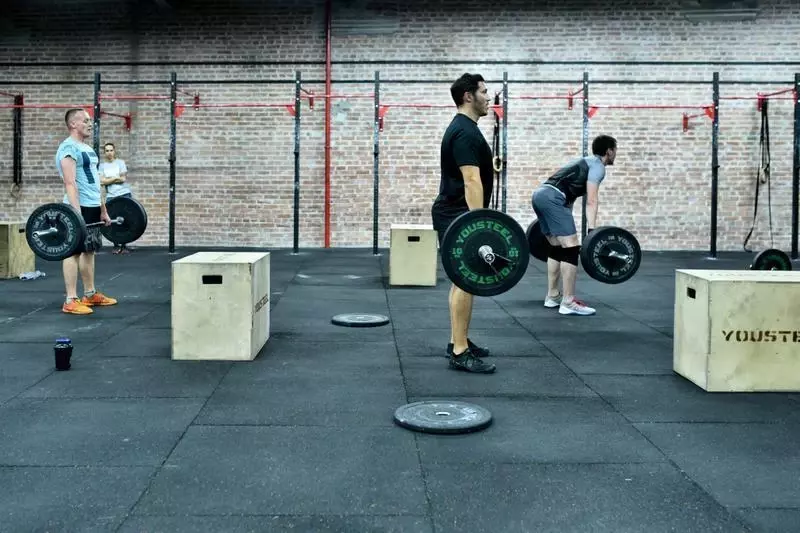 Fitnes klublari va krossfit maydonlari uchun Rubber Max Sport kauchuk plitalari (1000 x 1000 x 25 mm) - OOO "Rubber Max"