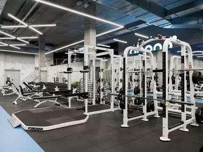 Sport zali uchun Rubber Max Sport kauchuk plitalari (490 x 490 x 12 mm) - OOO "Rubber Max"