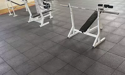 Sport zali uchun Rubber Max Sport kauchuk plitalari (490 x 490 x 25 mm) - OOO "Rubber Max"