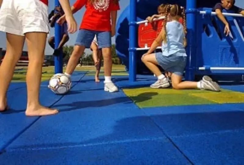 OOO "Rubber Max" - O'yin maydonchasi uchun ko'p rangli kauchuk plastinka "Rubber Max Sport" (490 x 490 x 25 mm)