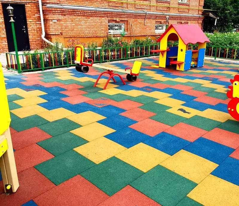 O'yin maydonchasi uchun ko'p rangli kauchuk plastinka "Rubber Max Sport" (490 x 490 x 50 mm) Sport maydonlarini qoplash