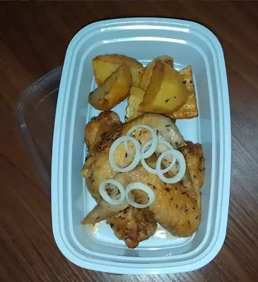 Цена по запросу Пластиковый лоток 225*180/60 1500 мл