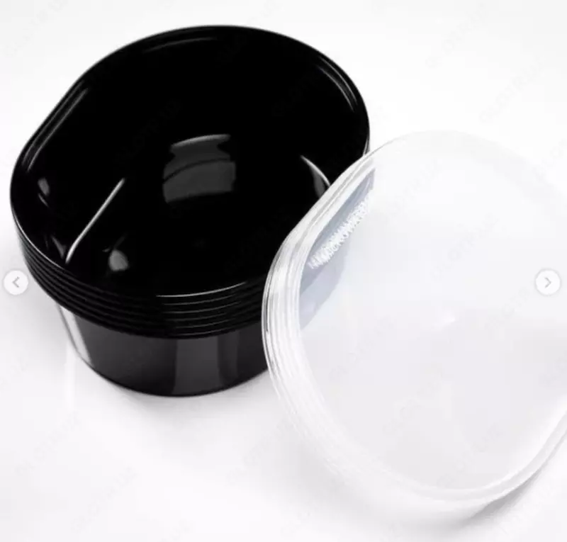 Пластиковый контейнер с прозрачной крышкой