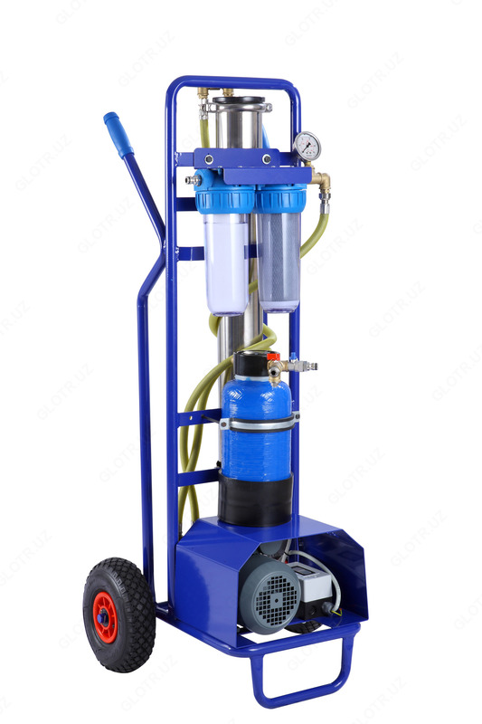 Derazalar va vitrinalarning jabhalarini baland ko'tarish uchun jihozlangan aravachasi