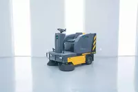 4 ta buyum uchun devorga o'rnatilgan tozalash uskunalari ushlagichi