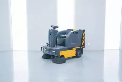 Подметальная машина CLEMAR UT135