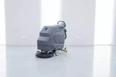 MOS "DastMop" ushlagichi cho'ntaklar bilan