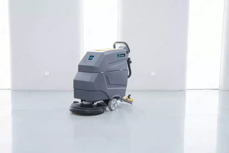 MOS "DastMop" ushlagichi cho'ntaklar bilan