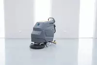 MOS "DastMop" ushlagichi cho'ntaklar bilan