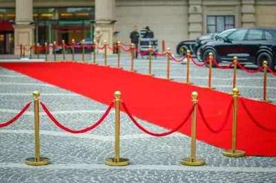 Президентские стойки канатные Золотые декоративные стойки