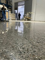 3 yillik kafolat bilan sanoat polimer qoplamalarini yuqori sifatli o'rnatish. Beton pollarni silliqlash