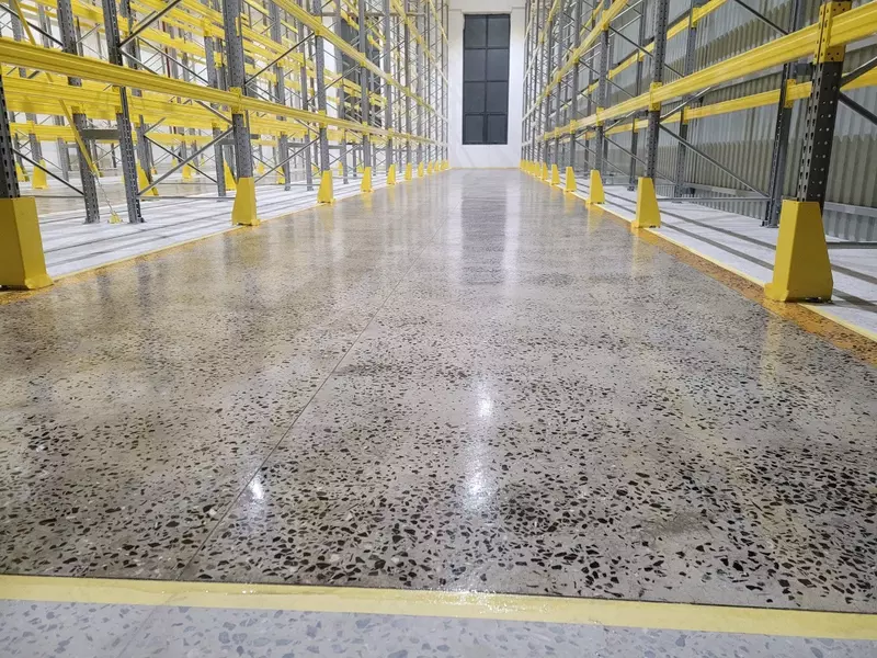 Шлифовка и обеспыливание бетона.