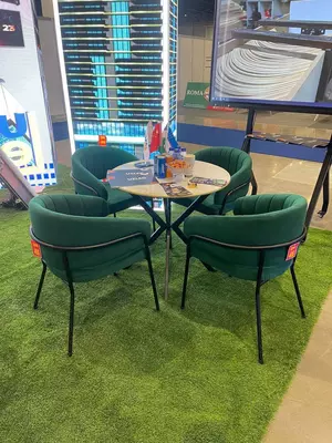 Кухонный стол и стулья №2