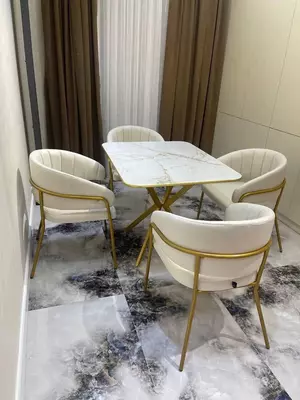 Кухонный стол и стулья №10