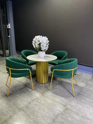 4 kishilik yumshoq o‘rindiqli stol va stul to‘plami - 3 125 959.2 so'm / dona