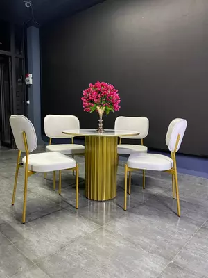 4 kishilik yumshoq o‘rindiqli stol va stul to‘plami